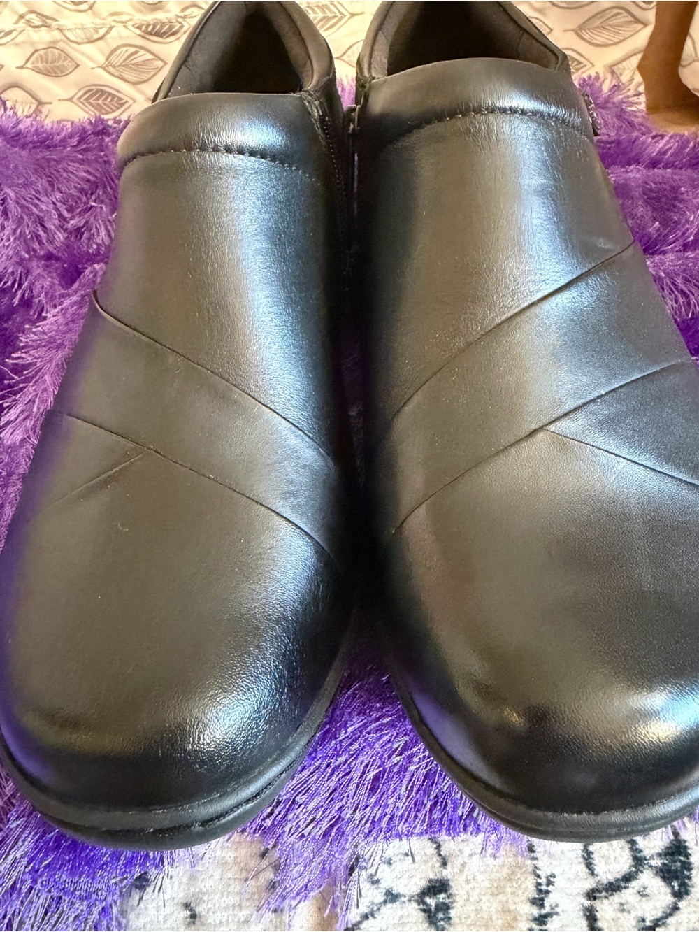 Clarks Black Leather Low Healed Boots - Picture 4 of 7